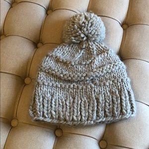 Roxy fleece lined Pom Beanie cable knit hat ❄️